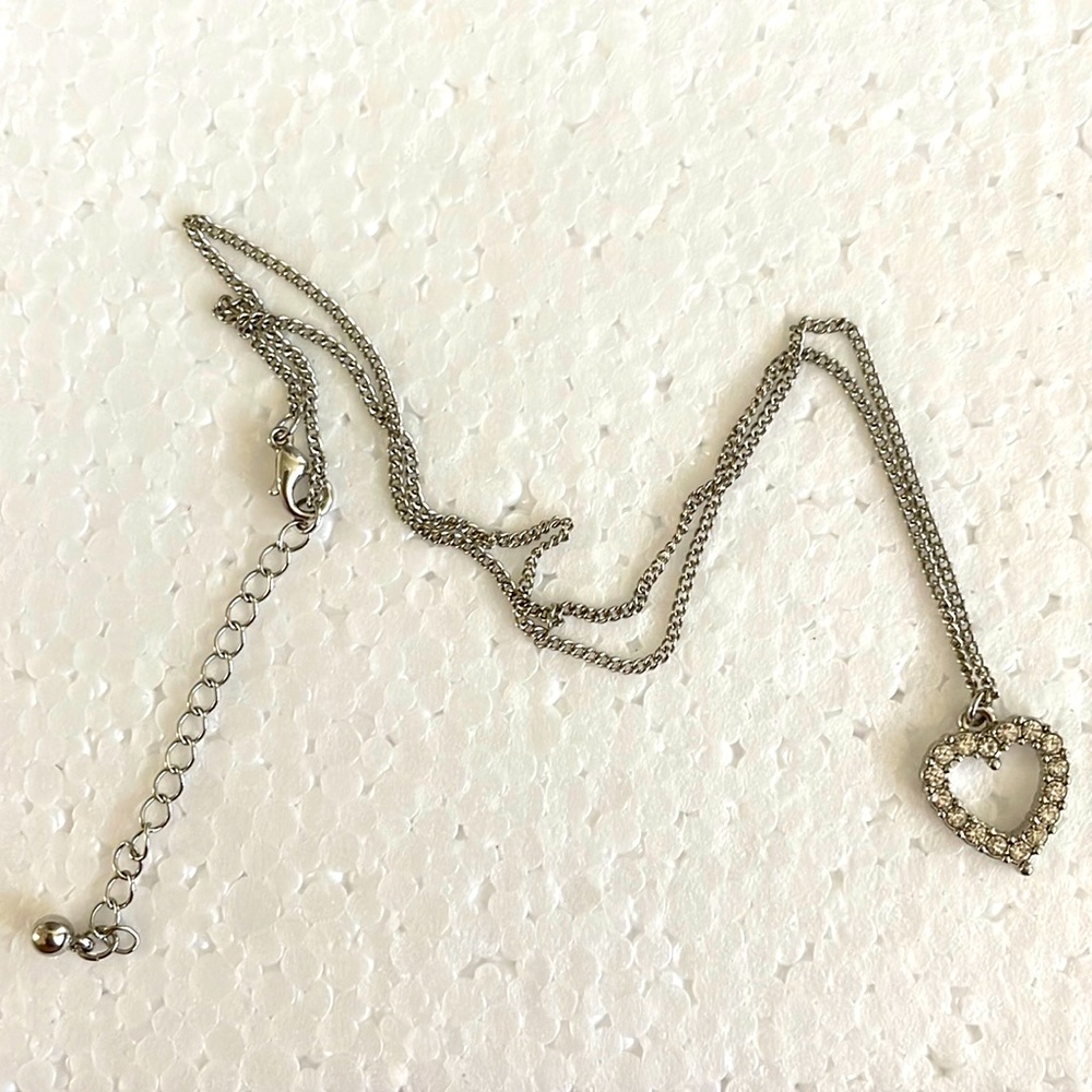 Forever 21 Silver and diamond heart necklace